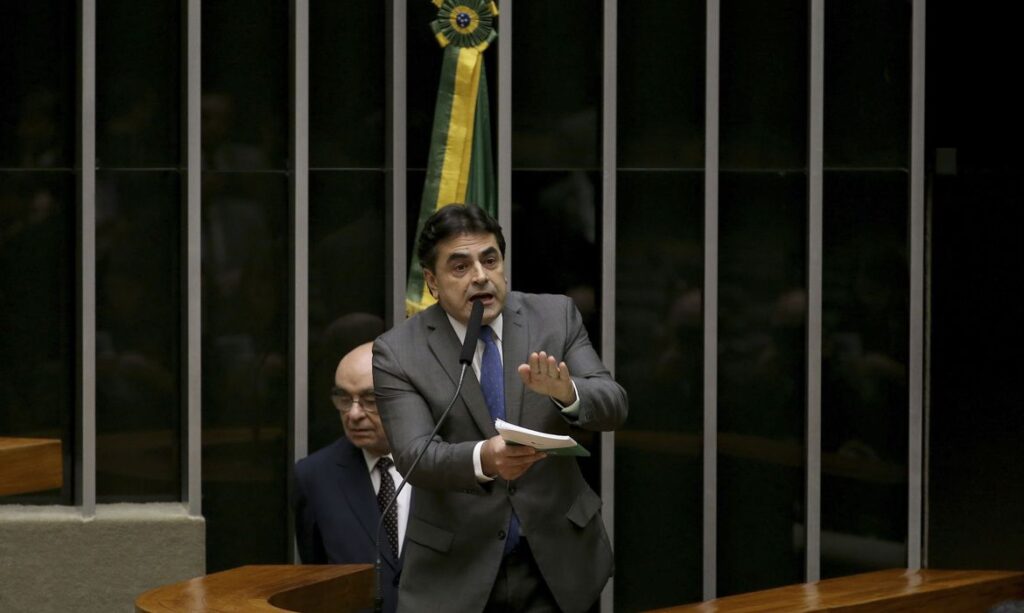 Brasília - Deputado Domingos Sávio (PSDB/MG) durante  discussão do processo de impeachment de Dilma, no plenário da Câmara (Wilson Dias/Agência Brasil)