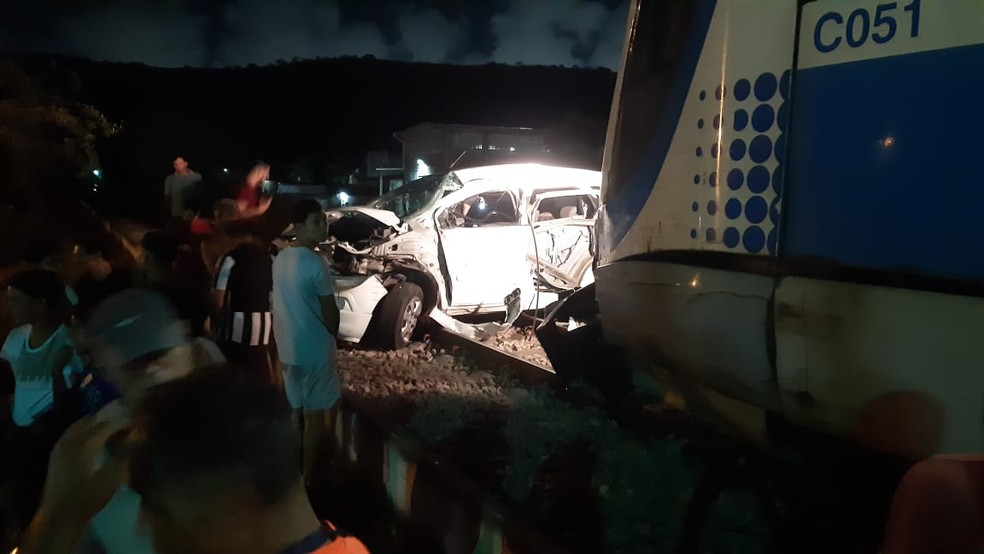 Homem fica gravemente ferido após colisão entre carro e trem em Natal — Foto: Sérgio Henrique Santos/Inter TV Cabugi