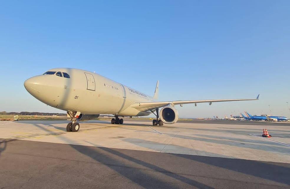 Aeronave KC-30 da Força Aérea Brasileira pousa em Roma como parte da repatriação de brasileiros na zona de confronto no Oriente Médio — Foto: Força Aérea Brasileira/Divulgação