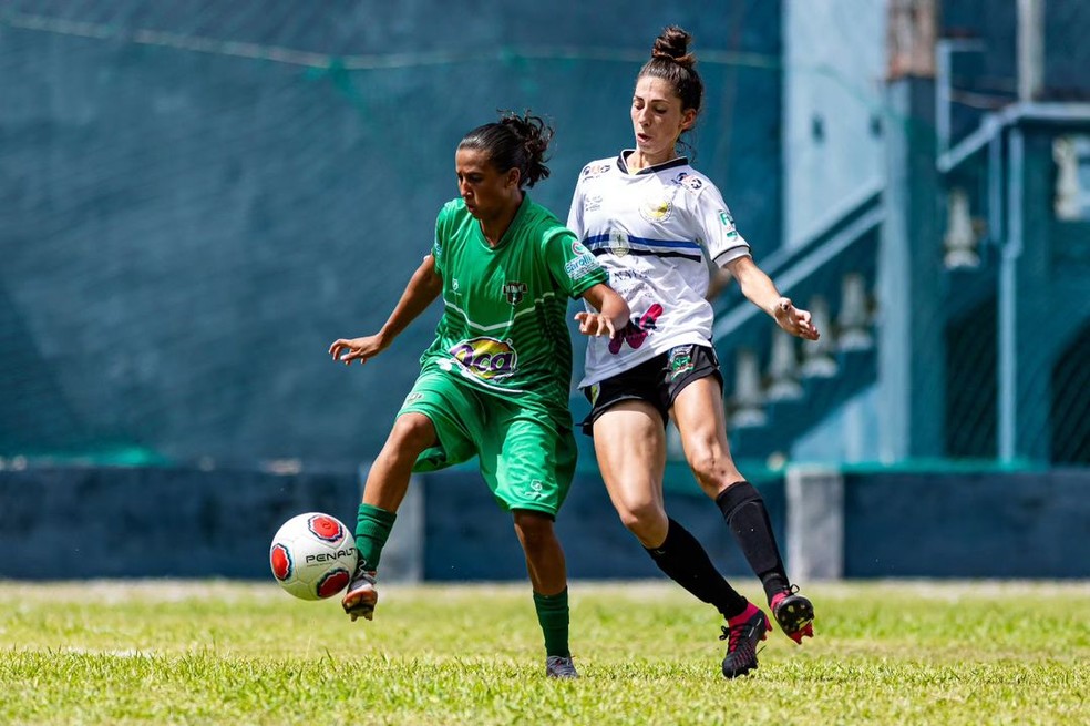 União (branco) goleia Monamy e lidera o Campeonato Potiguar Feminino — Foto: Paulo José