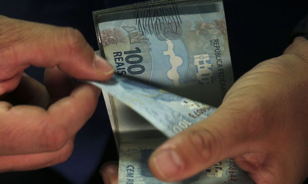 Dinheiro, contas, dívidas, salário, renda — Foto: José Cruz/Agência Brasil