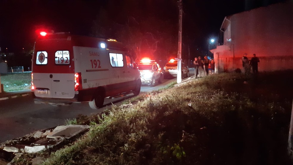 Homens foram baleados em Candelária, na Zona Sul de Natal — Foto: Sérgio Henrique Santos/Inter TV Cabugi