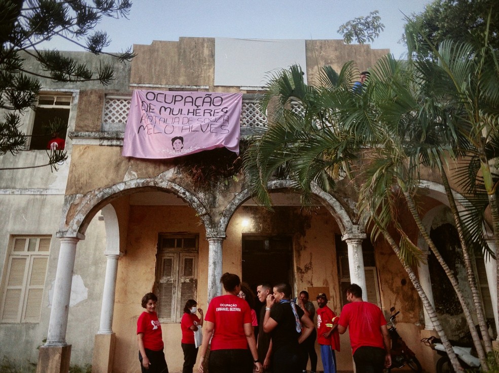 Movimento social de mulheres ocupa prédio da UFRN na Zona Leste de Natal — Foto: Divulgação