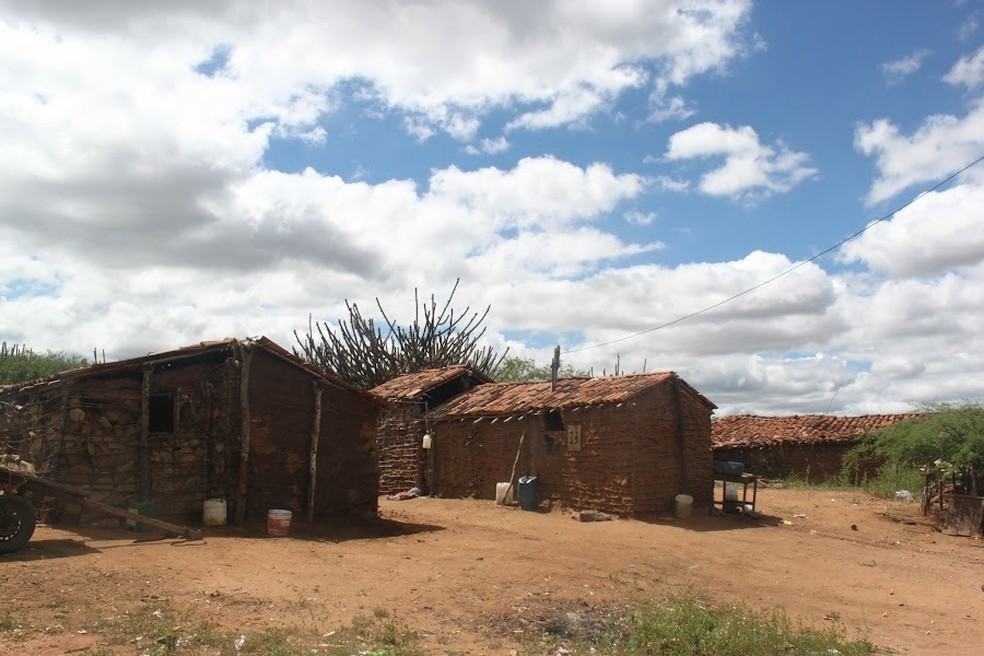 Casas de taipa em comunidade no interior do RN. 33,7 mil pessoas viviam em situação de extrema pobreza em 2022 no RN (Arquivo) — Foto: Igor Jácome/g1