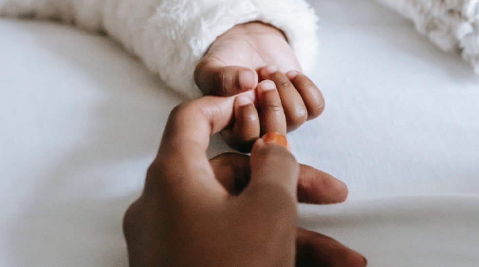 Mãe e bebê — Foto: William Fortunato/Pexels