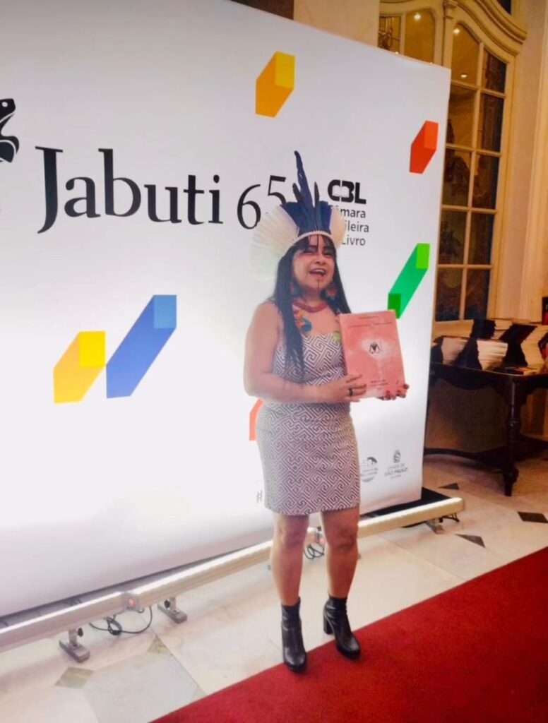 Eva Potiguara venceu o prêmio Jabuti na categoria Fomento à Leitura — Foto: Foto: Reprodução/Redes sociais