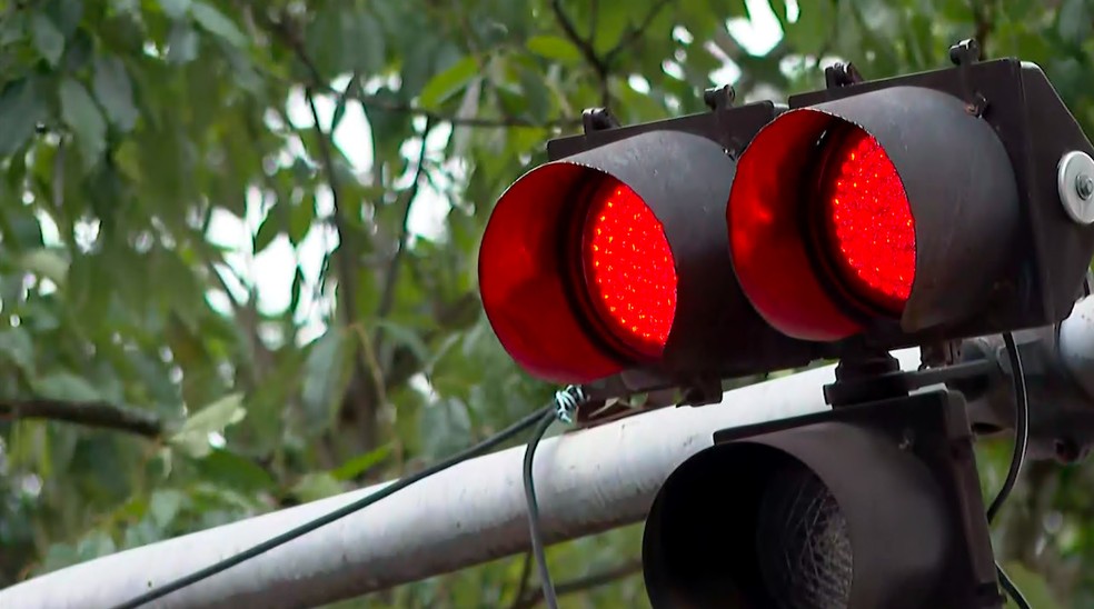 Semáforo vermelho — Foto: Jefferson Severiano Neves/EPTV