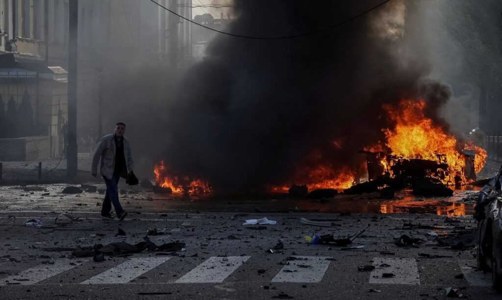 bombardeio em Kiev