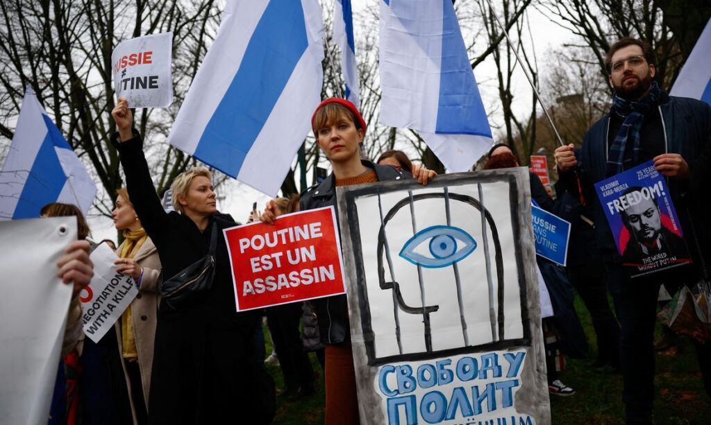 People attend a protest against the re-election of incumbent President Vladimir Putin on the final day of the presidential election in Russia, amid Russia's attack on Ukraine, at Place de Colombie near the Russian embassy, in Paris, France, March 17, 2024. REUTERS/Sarah Meyssonnier