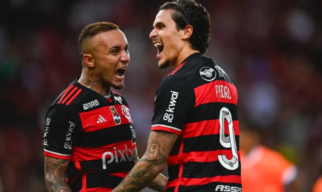 Cebolinha e Pedro comemoram vitória por 3 a 0 do Flamengo sobre o Nova Iguaçu, no jogo de ida da final do Carioca 2024
