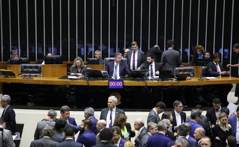 Discussão e votação de propostas. Dep. Maria do Rosário (PT - RS); Presidente da Câmara dos Deputados, Arthur Lira; dep. Mauro Benevides Filho (PDT - CE)