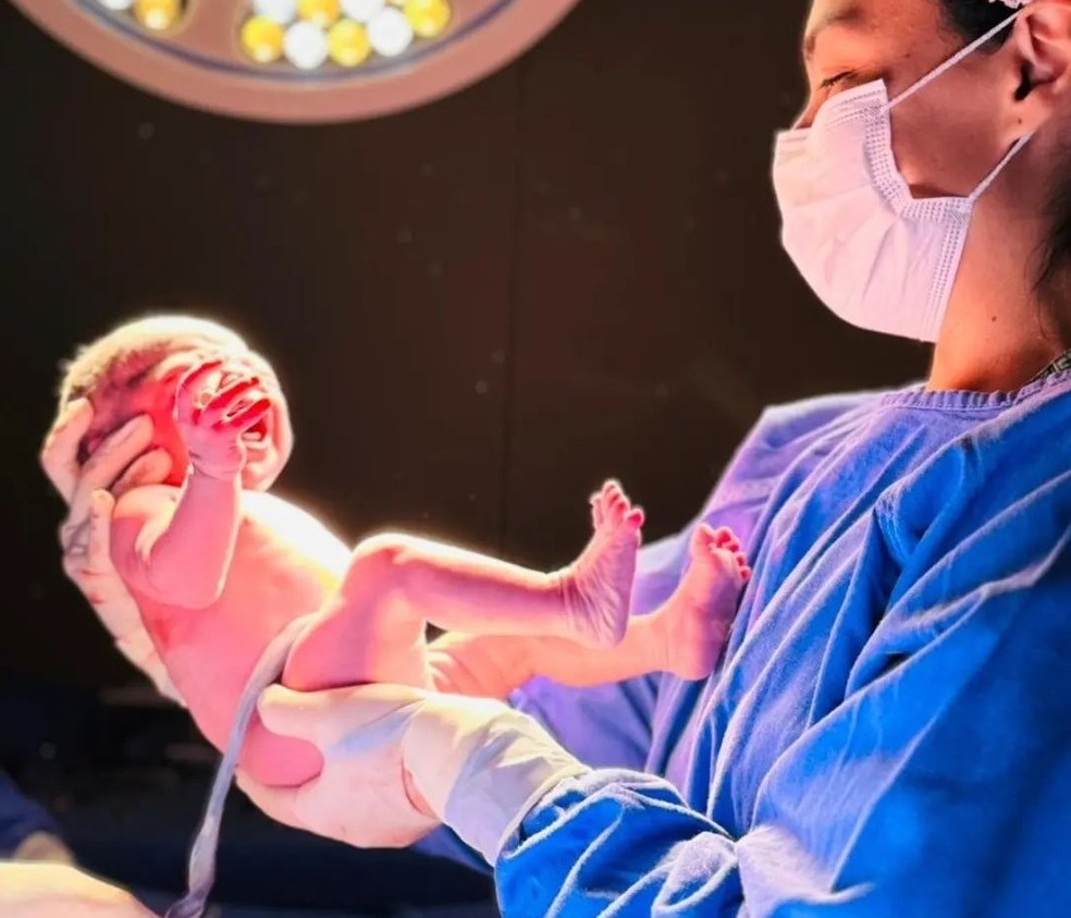 Nascimento de bebê no Hospital Ana Bezerra, em Santa Cruz, RN — Foto: Cláudia Michele