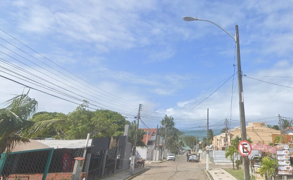 Ruas que ficam entre a Avenida Engenheiro Roberto Freire e a praia vão passar por obra — Foto: Divulgação/Google Street View