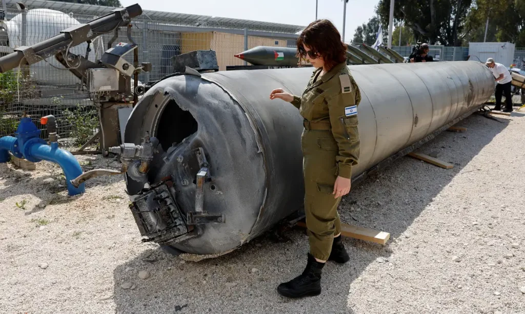 Militares de Israel mostram o que dizem ser míssil iraniano
 16/4/2024   REUTERS/Amir Cohen