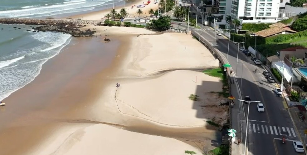 Mancha na Praia de Areia Preta, em Natal (RN), Rio Grande do Norte — Foto: Reprodução/Inter TV Cabugi