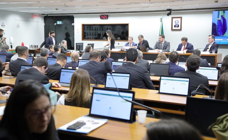 Audiência Pública – PERSE, Programa Especial de Retomada do Setor de Eventos. Dep. Paulo Litro (PSD - PR); Dep. Bibo Nunes (PL - RS); Secretário de Planejamento, Sustentabilidade e Competitividade do Ministério do Turismo, Milton Zuanazzi e Dep. Jorge Goetten (PL - SC)