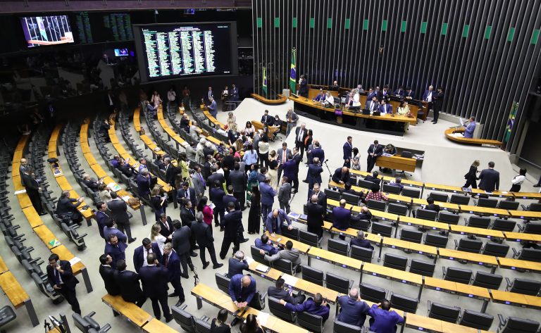 Discussão e votação de propostas.