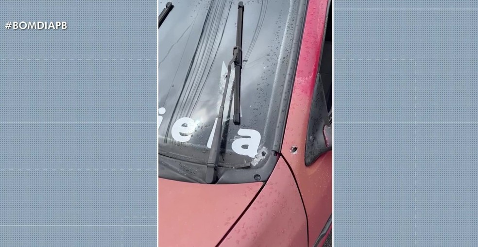 Carro apresentou problemas mecânicos e assaltantes se aproveitaram para realizar o assalto — Foto: TV Cabo Branco/Reprodução