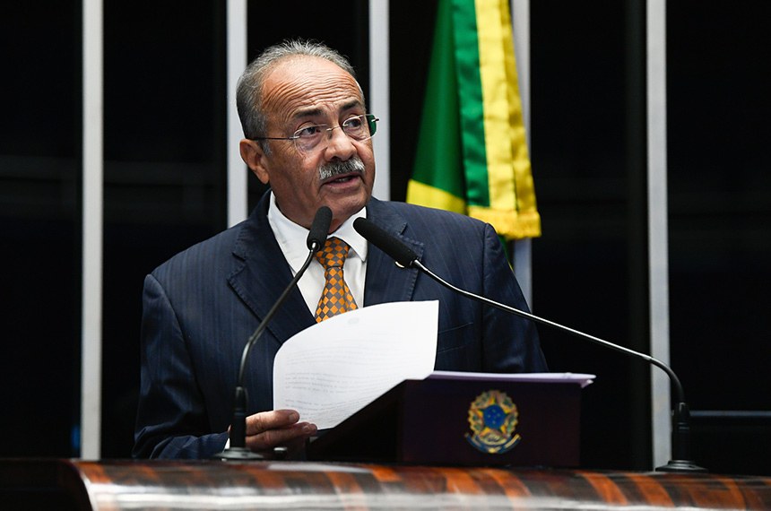 Em discurso, à tribuna, senador Chico Rodrigues (PSB-RR).