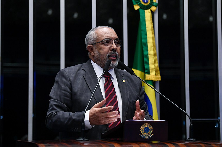 Em discurso, à tribuna, senador Paulo Paim (PT-RS).