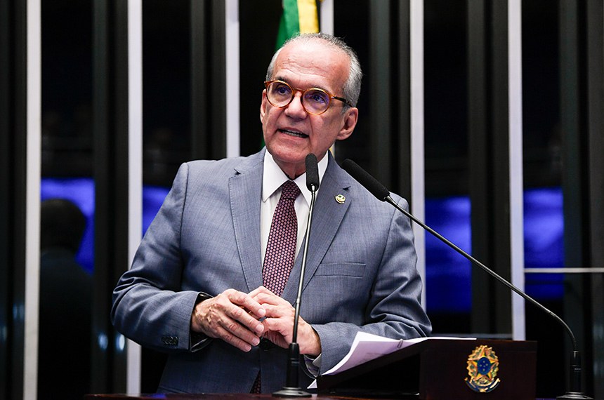 Em pronunciamento, à bancada, senador Fernando Dueire (MDB-PE).