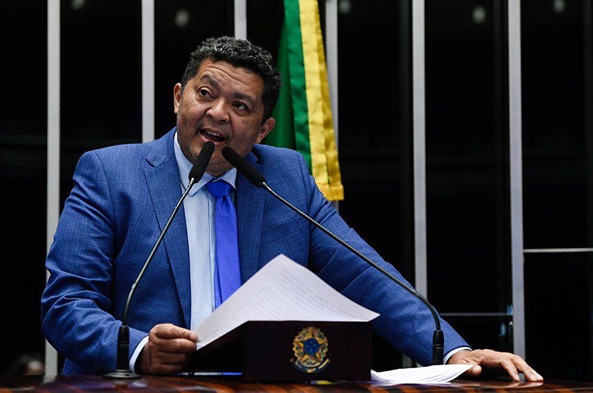 Em discurso, à tribuna, senador Beto Faro (PT-PA).