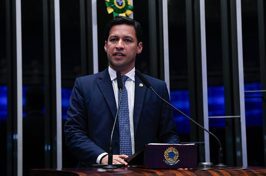 Em discurso, à tribuna, senador Rodrigo Cunha (Podemos-AL).