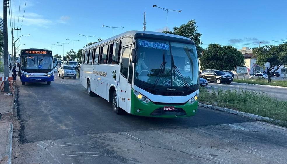 Veículos trafegavam pelo trecho normalmente na tarde desta quarta — Foto: Kleber Teixeira/Inter TV Cabugi