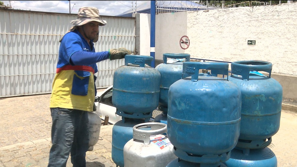 Preço do gás de cozinha aumenta R$ 5 na Paraíba, diz sindicato — Foto: Reprodução/TV Paraíba