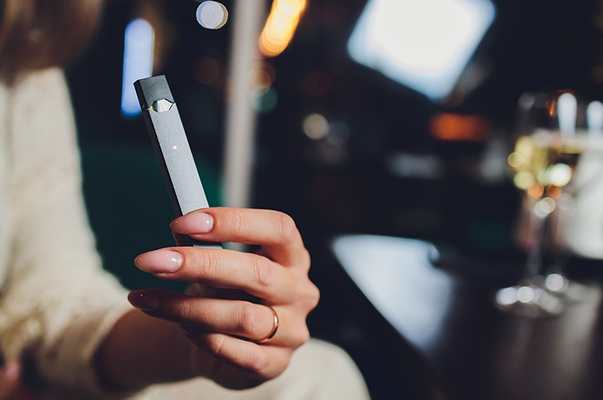 Pod ou sistemas ultraportáteis vape é a mais nova tecnologia de cigarro eletrônico pod vape isolado. Cigarro Eletrônico