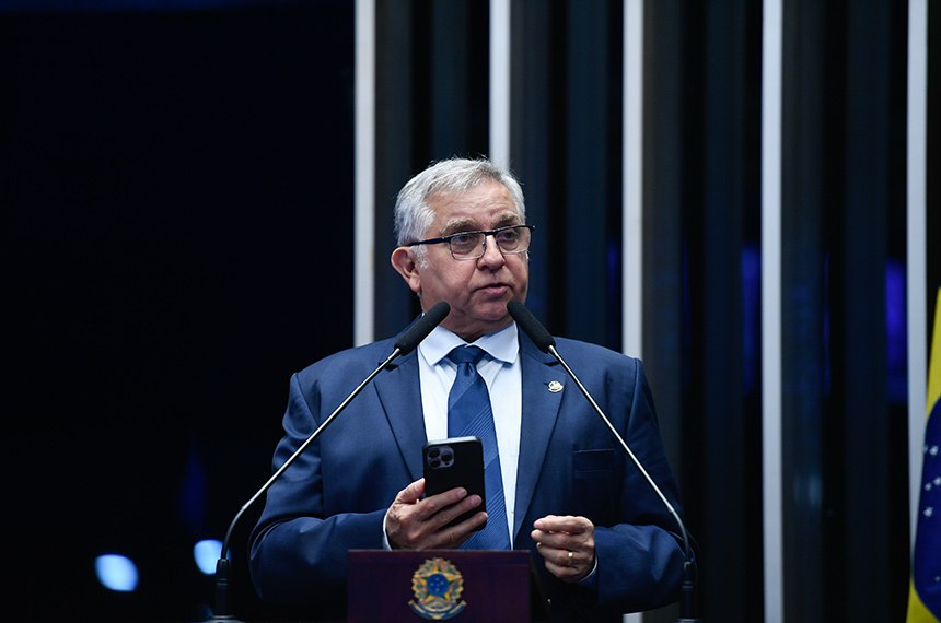 Em discurso, à tribuna, senador Izalci Lucas (PL-DF).