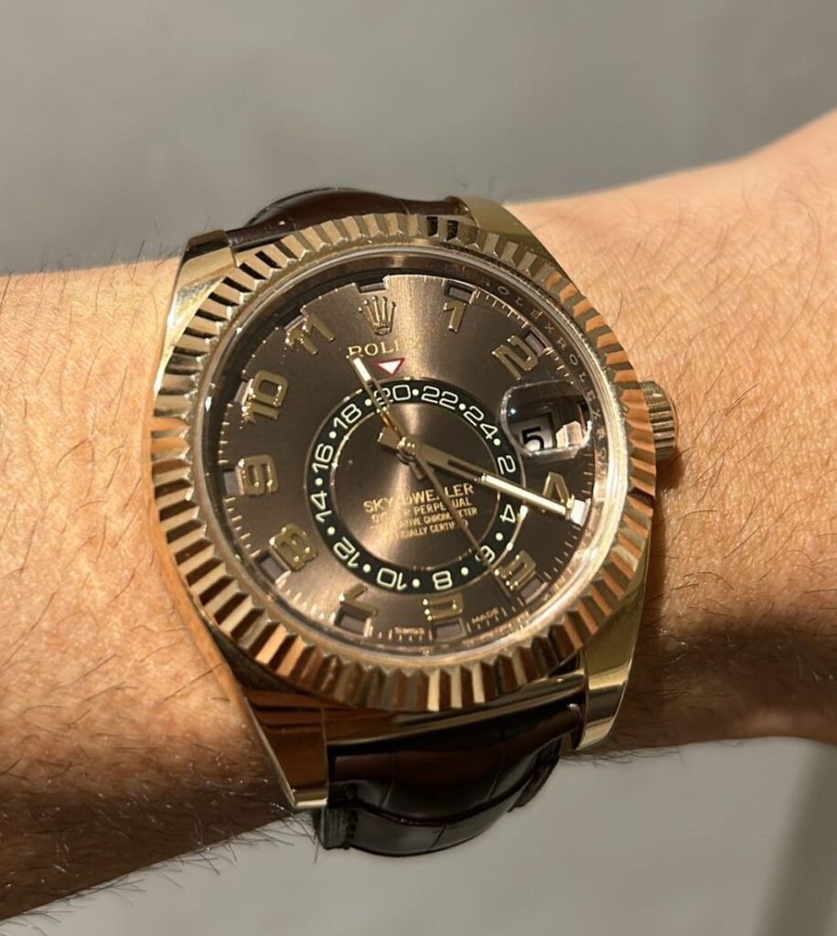 Um dos relógios Rolex que haviam sido roubados e foram recuperados pela polícia — Foto: Divulgação