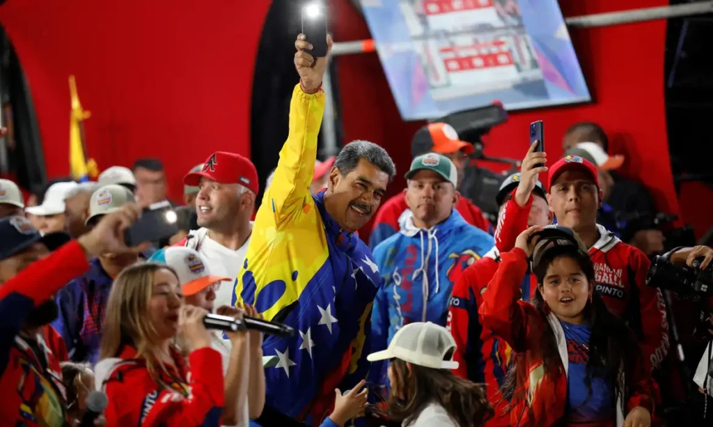 Presidente da Venezuela Nicolás Maduro celebra após eleição
 29/7/2024    REUTERS/Fausto Torrealba