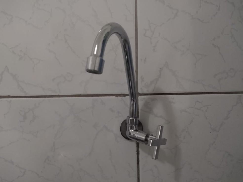 Falta água em mais de 30 localidades de Campina Grande e região — Foto: Iara Alves/G1
