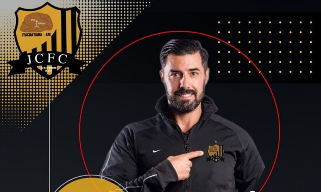 Hugo Duarte, técnico do time feminino JC Futebol Clube, do Amazonas - foi preso em flagrante em 8/07/2024, por suspeita de injúria racial contra Suelen Santos, jogadora do Bahia