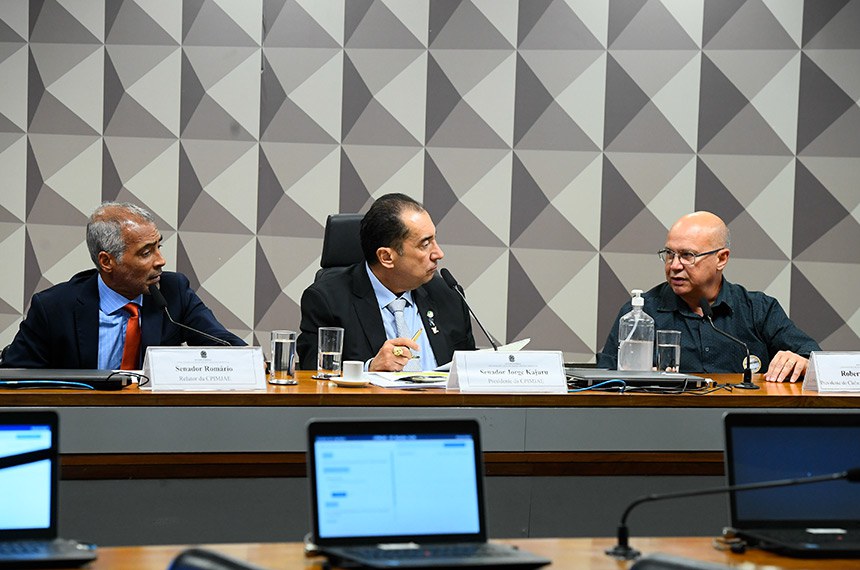Mesa: 
relator da CPIMJAE, senador Romário (PL-RJ);
presidente da CPIMJAE, senador Jorge Kajuru (PSB-GO); 
presidente do Clube Atlético Patrocinense (MG), Roberto Avatar em pronunciamento.