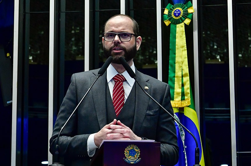 Em discurso, à tribuna, senador Jorge Seif (PL-SC).