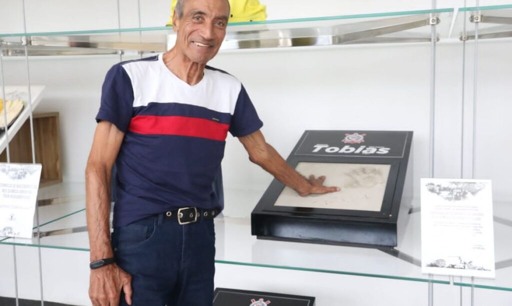 Ex-goleiro Tobias na Tobias, na Casa do Povo, na Neo Química Arena, em 27/04/2022 -  https://www.meutimao.com.br/noticias-do-corinthians/412707/idolos-e-ex-goleiros-do-corinthians-participam-de-nova-acao-no-tour-da-neo-quimica-arena