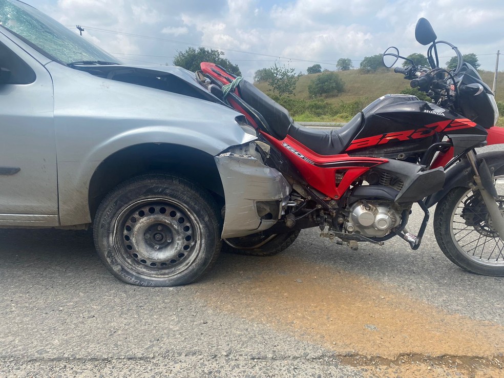 Acidente deixa uma pessoa morta em Campina Grande — Foto: Artur Lira/TV Paraíba