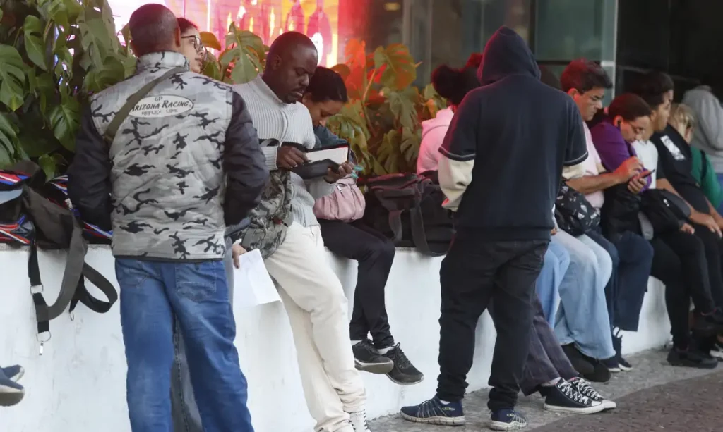 São Paulo (SP) 18/08/2024 UNIP em São Paulo, candidatos  do Concurso Público Nacional Unificado (CPNU) a espera da abertura dos portões.

Foto: Paulo Pinto/Agência Brasil