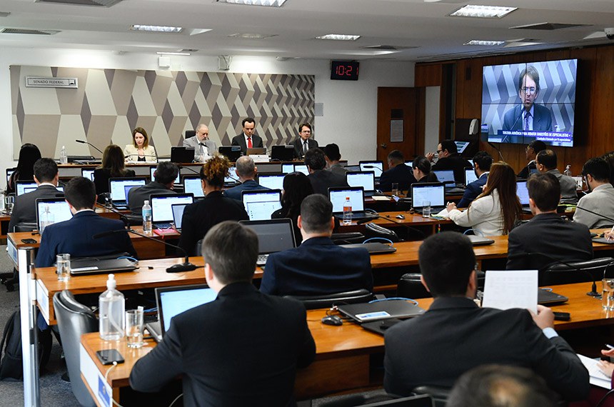 Mesa: 
secretária da comissão, Renata Felix Perez;
presidente da CJPRESTR, subprocurador-geral da República Augusto Aras; 
relator da CJPRESTR, desembargador Edilson Vitorelli;
professor e advogado, representante de Centro de Estudos Avançados de Processo (Ceapro), Luiz Dellore.