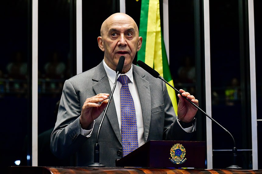 À tribuna, em discurso, senador Confúcio Moura (MDB-RO).