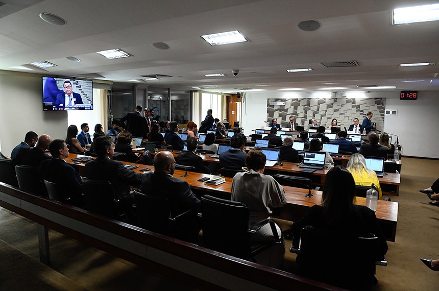 Mesa: 
presidente da Associação dos Participantes, Assistidos e Pensionistas do Plano de Benefícios N° 1, da PREVI – AAPPREVI, Edvaldo Sebastião de Souza; 
diretor-executivo da Confederação Nacional de Saúde (CNSaúde), Bruno Sobral; 
presidente eventual da CAE, senador Izalci Lucas (PL-DF);
representante da Confederação Nacional da Agricultura e Pecuária do Brasil, Maria Angélica Echer Ferreira Feijó;
presidente da Associação Brasileira das Entidades Fechadas de Previdência Complementar (Abrapp), Jarbas de Biagi, em pronunciamento.