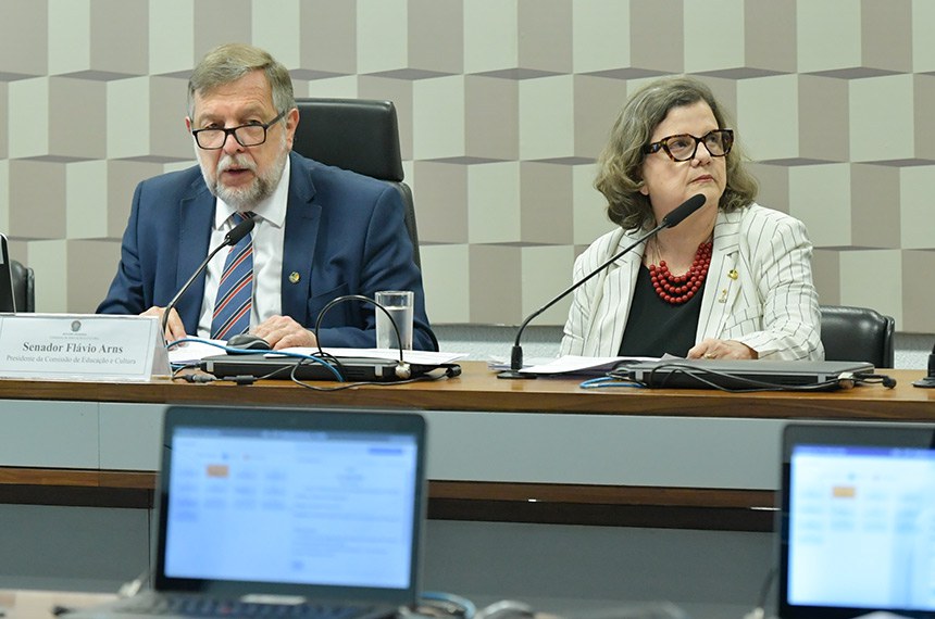 Mesa:
presidente da CE, senador Flávio Arns (PSB-PR);
relatora do PL 3.905/2021, senadora Teresa Leitão (PT-PE).