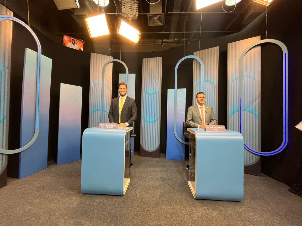 Candidatos à Prefeitura de Campina Grande no debate do 2º turno — Foto: Bruna Couto