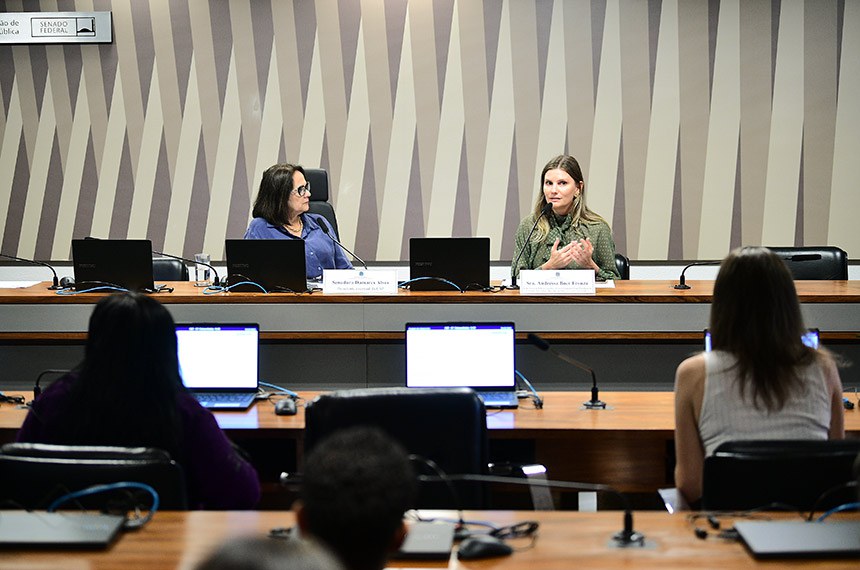 Mesa: 
presidente eventual da CSP, senadora Damares Alves (Republicanos-DF); 
perita-geral da Polícia Científica de Santa Catarina e vice-presidente do  Conselho Nacional dos Dirigentes de Polícia Científica, Andressa Boer Fronza - em pronunciamento.