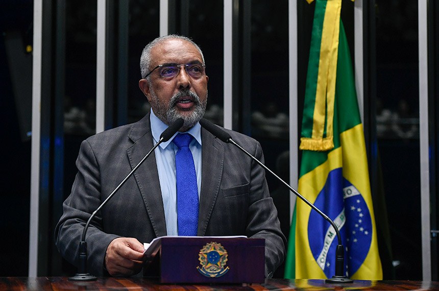 Em discurso, à tribuna, senador Paulo Paim (PT-RS).