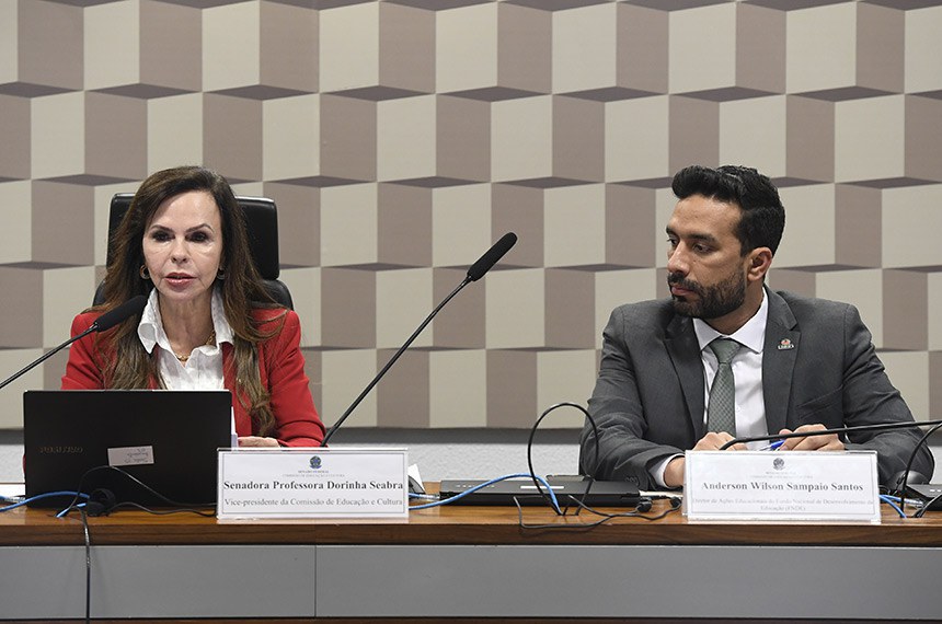 Mesa: 
vice-presidente da CE, senadora Professora Dorinha Seabra (União-TO);
diretor de Ações Educacionais do Fundo Nacional de Desenvolvimento da Educação (FNDE), Anderson Wilson Sampaio Santos.