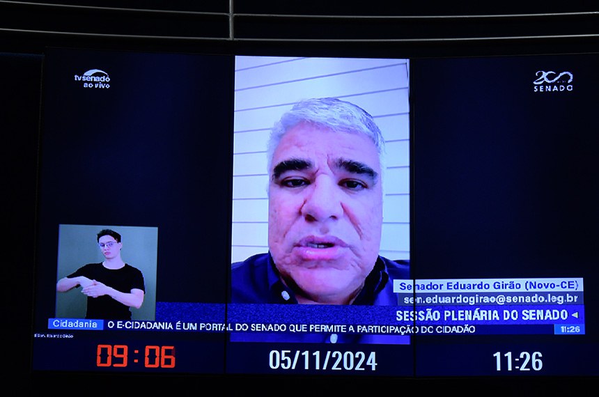 No painel, senador Eduardo Girão (Novo-CE) em pronunciamento via videoconferência.