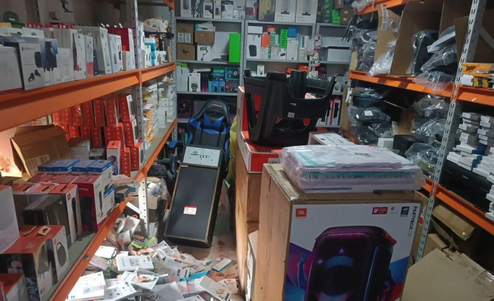 Loja foi arrombada por criminosos na madrugada desta quinta-feira — Foto: Cedida